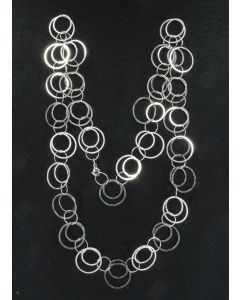 A vintage 925 silver necklace of interlocking hoops / circles