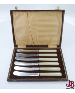 Boxed set of 6 tea / butter knives by Carrick Brothers Glasgow. 