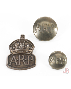 1938 Solid Sterling Silver ARP lapel badge and two buttons - Royal Mint