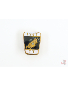 Vintage Isle of Mann TT Motorcycle Motorbike Racing metal enamel pin badge  1967