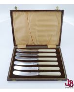 Boxed set of 6 tea / butter knives by Carrick Brothers Glasgow. 